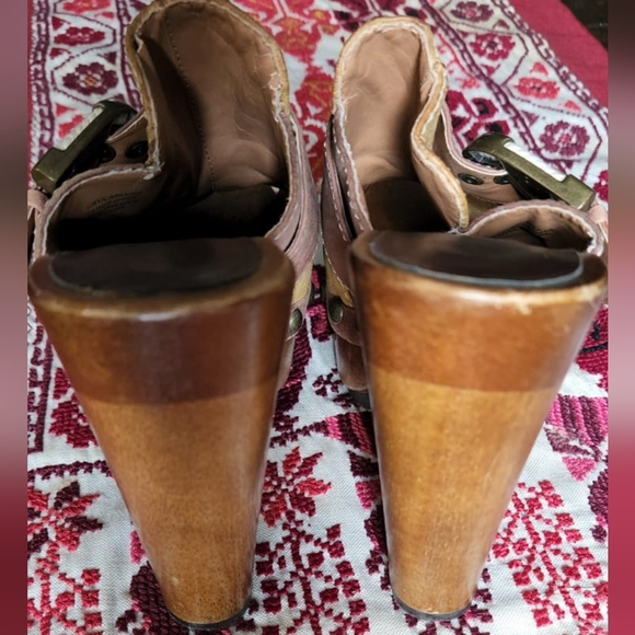 GUESS Clogs - Picture 2 of 4